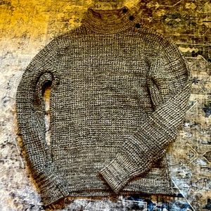 S Chain mail, knit, gray heather sweater from gap with button down turtleneck